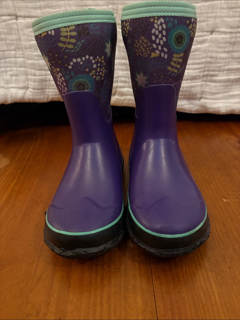 Girls Bogs winter boots with Mint Trim